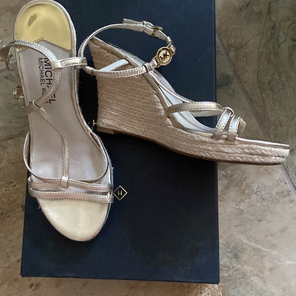 Michael Kors Pale Gold wedge  sandles  7,  4 inch rope wedge great for Summer. - Picture 2 of 7